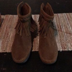 Minnetonka moccasins booties